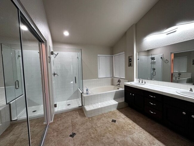 Building Photo - This is Living!!!