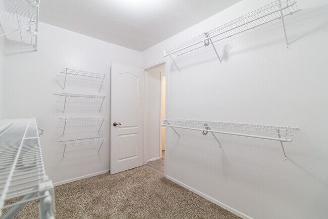 Building Photo - GORGEOUS 3BED 2.5 BATH HOME  NEAR CRIMSON/US60