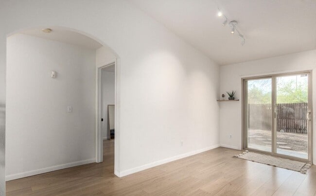 Building Photo - 4781 E Joslyn Heights Pl