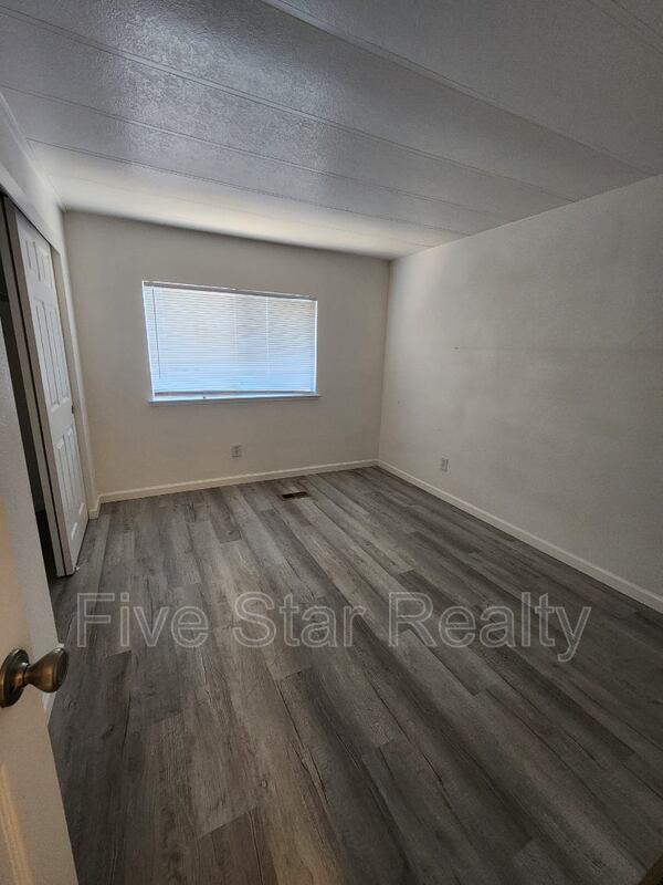 Building Photo - 6184 Mapes Way