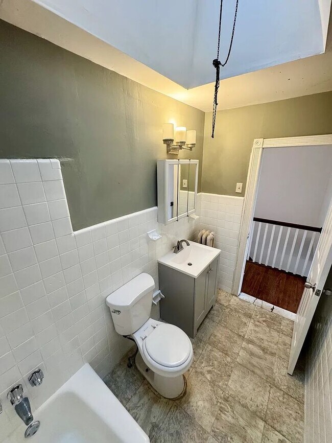 Building Photo - House for Rent in Upper Darby