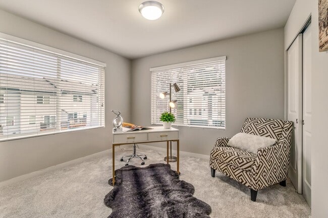 Building Photo - Modern Tri-Level 4BD/3.5BTH Townhouse in Lynnwood for Rent! Pet Friendly!