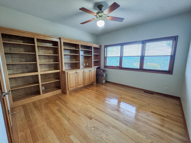 Building Photo - 27 Cadiz Ln