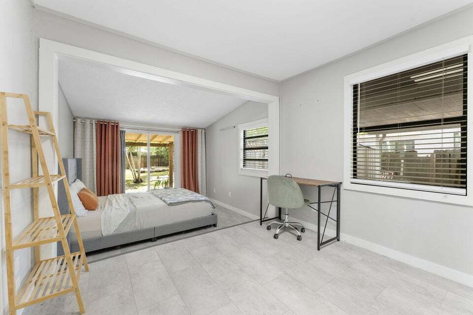 Building Photo - 1292 SW 25th Ave