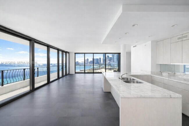 Building Photo - 555 NE 15th St