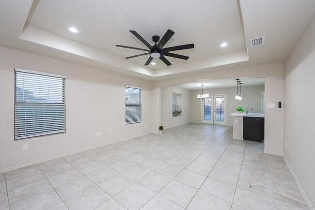 Building Photo - 704 Mercado Ln