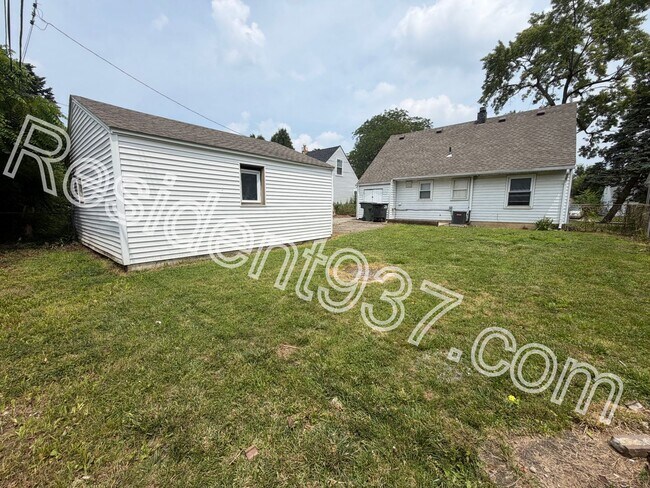 Building Photo - 1047 Blakley Dr
