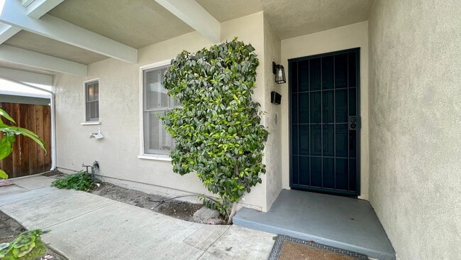 Building Photo - Updated and Renovated 4 Bedroom in Laguna Lake