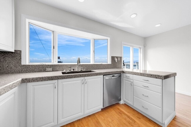 Building Photo - Gorgeous Golden Gate Heights home with gar...