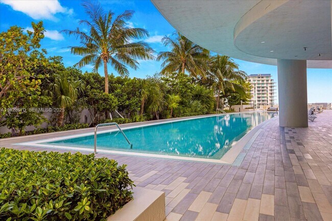 Building Photo - 488 NE 18th St