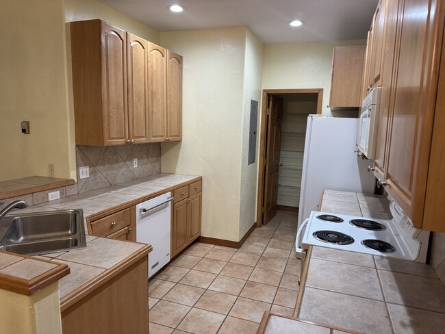 Building Photo - 750 Singletree Rd