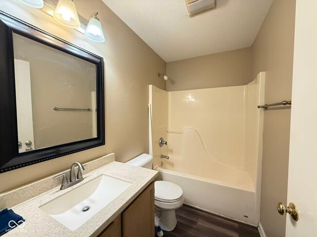 Building Photo - 7006 Long Run Dr