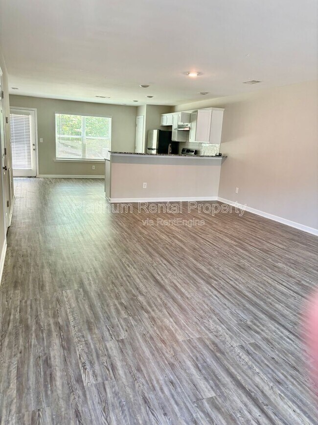 Building Photo - 4456 Pinscher St