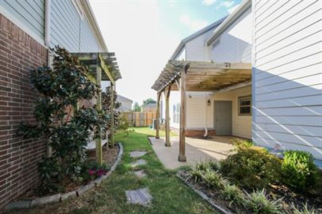 Building Photo - Beautiful 3 bed/3 bath in Fayetteville.