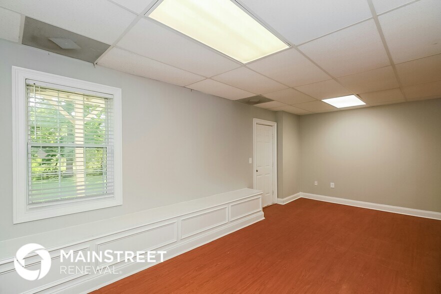 Building Photo - 2190 Surrey Trail