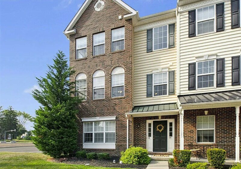 Primary Photo - 14 N School Ln