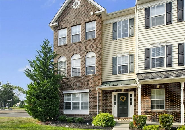 Building Photo - 14 N School Ln