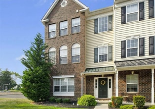 Building Photo - 14 N School Ln