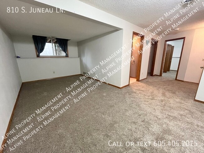 Building Photo - 810 S Juneau Ln