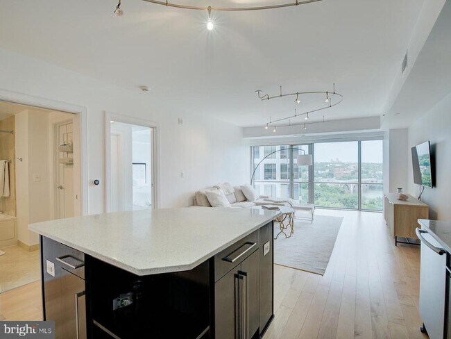 Building Photo - 1111 19th St N