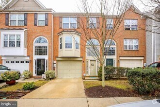 Building Photo - 3019 Spice Bush Rd