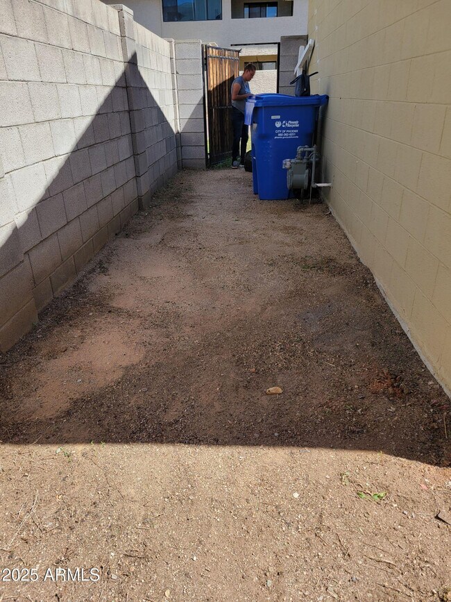 Building Photo - 2138 E Turney Ave