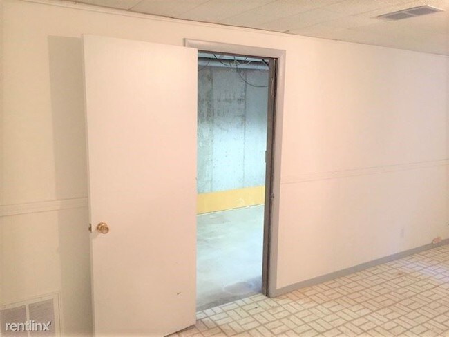 Building Photo - 2 br, 1.5 bath Condo - 1328 Inverrary Ln