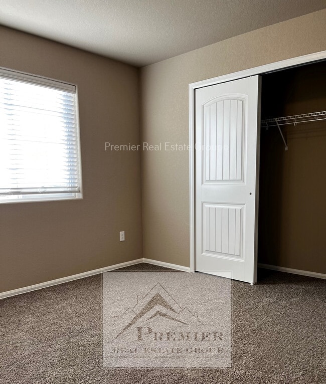 Building Photo - 7773 Sand Lake Heights