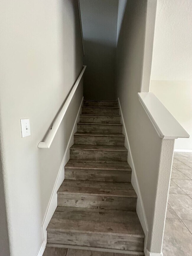 Building Photo - Beautiful 6 Bedroom Home