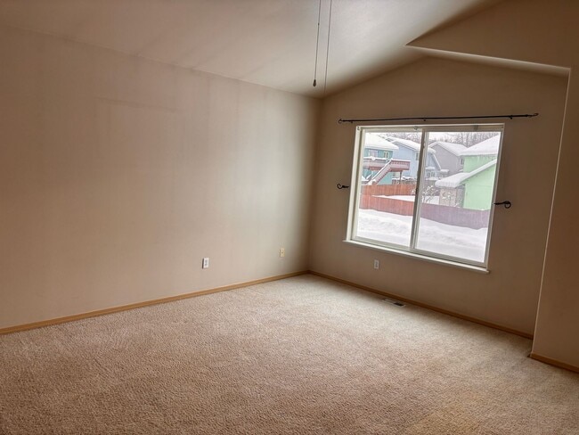 Building Photo - Beautiful and spacious East Anchorage home