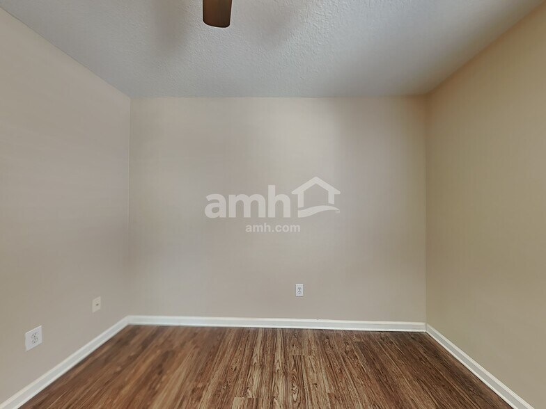 Building Photo - 10412 Soaring Eagle Dr