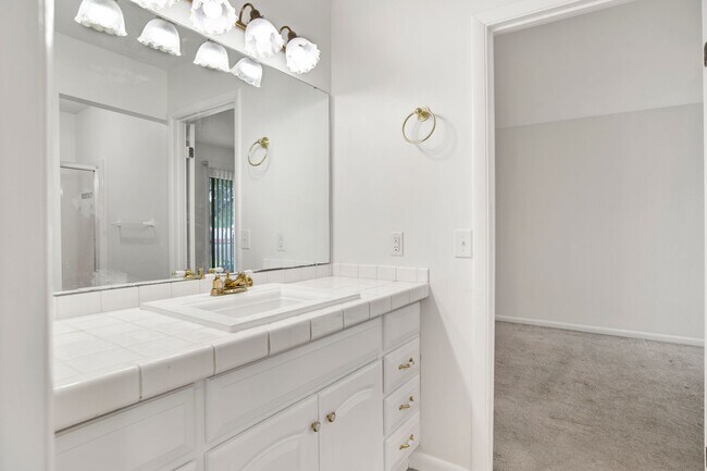 Building Photo - Freshly Renovated Townhome near Perdido Ba...
