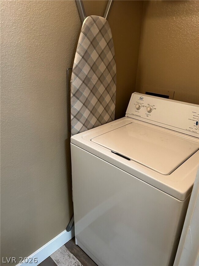 Building Photo - 7255 W Sunset Rd