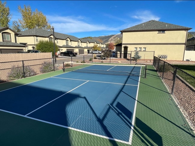 Building Photo - Shadowridge Townhome!