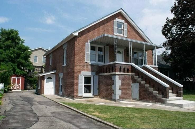 Building Photo - 33 Mead Ave