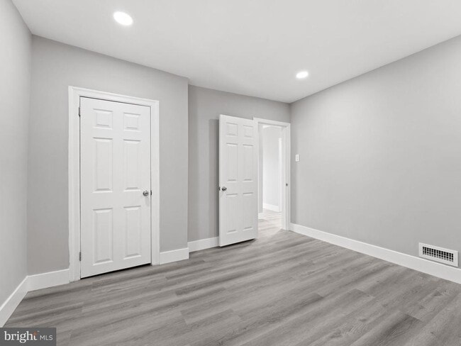 Building Photo - 9 N Front St