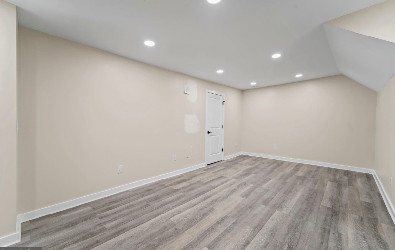 Building Photo - 335 Spring St