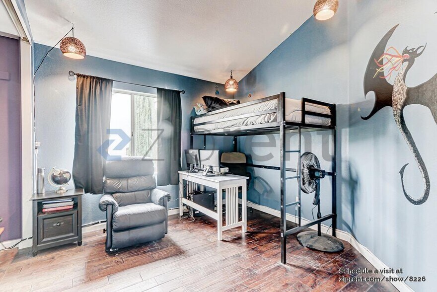 Building Photo - 40050 Spinning Wheel Dr