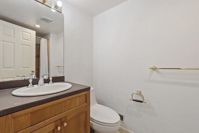 Building Photo - 5 Maple Ridge Dr