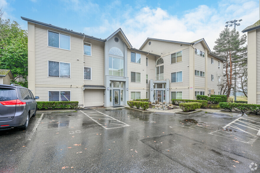 Primary Photo - English Gardens Apartments - Discover Comf...