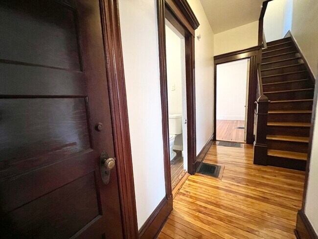 Building Photo - 18 Sherman St