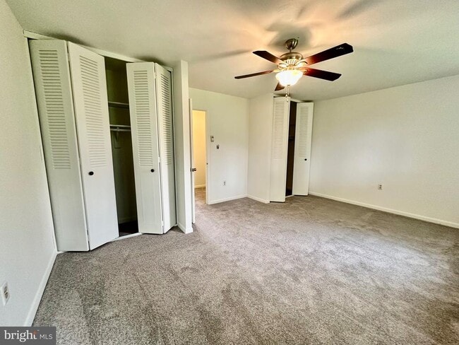 Building Photo - 302 Hills Dr