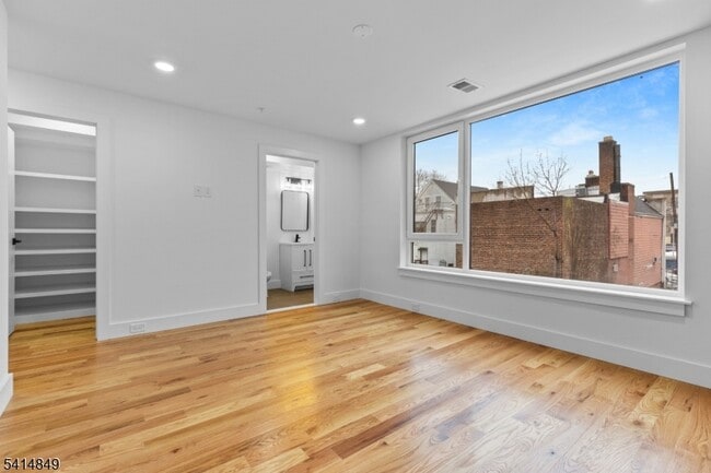 Building Photo - 37 S 7th St