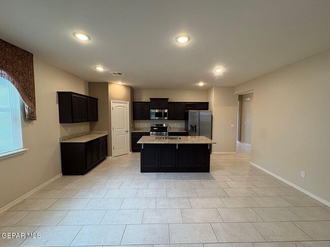 Building Photo - 11470 Park Ln