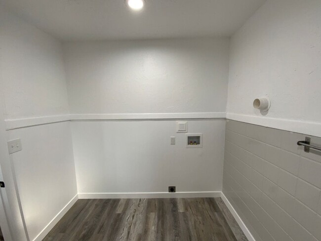 Building Photo - CHARMING UDPATED 2 BED 1 BATH CAPITOL HILL HOUSE IS A MUST SEE!!