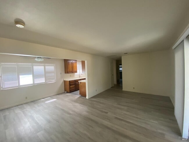 Building Photo - 561 Azalea Way