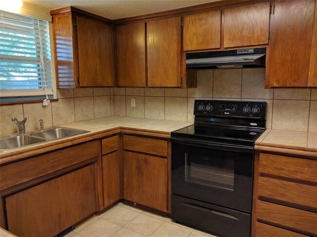 Building Photo - 2119 Teresa Dr