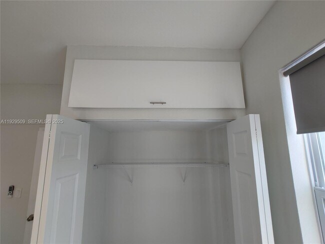 Building Photo - 1629 SW 6th St