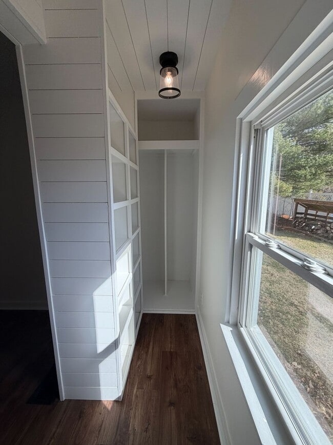 Building Photo - 2 Bed | 2 Bath | Office/Flex Room | 1 Acre Lot | Pickerington Schools