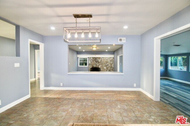 Building Photo - 7610 Kelvin Ave